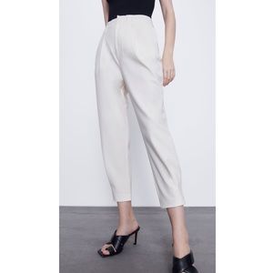Zara pleated pants in cream. Size M